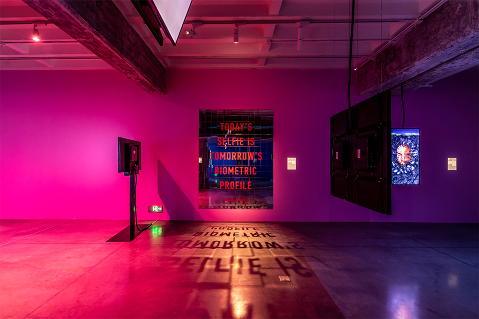《Think  Privacy》, 2020<br>Adam Harvey